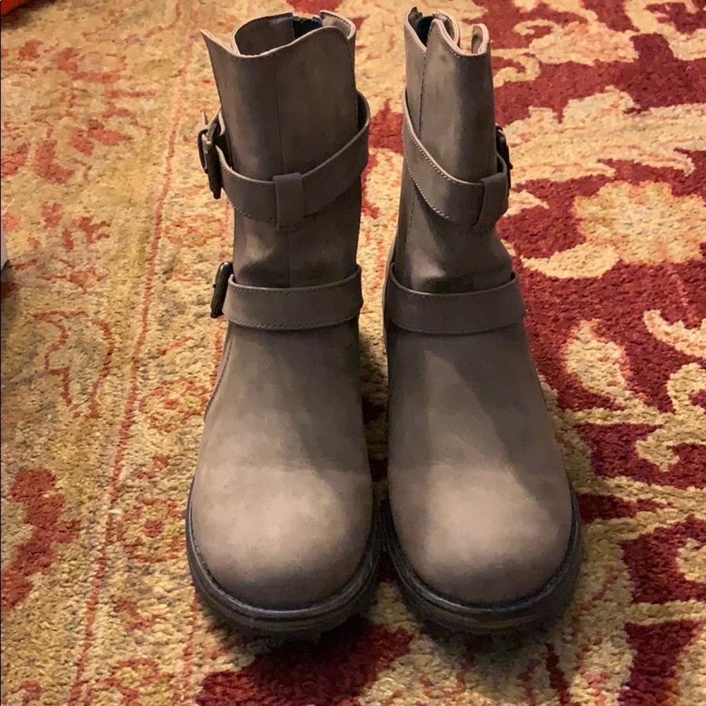 Steve Madden Grey JCaveat boots